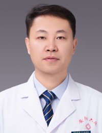 李伟